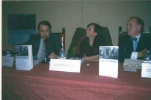 Juan José del Águila, María Emilia Casas y Luis Marti Mingarro en la presentación en el Colegio de Abogados de Madrid de la primera edición del libro Ell TOP, La represión de la libertad 81963-1977) 15 de noviembre del 2001. 